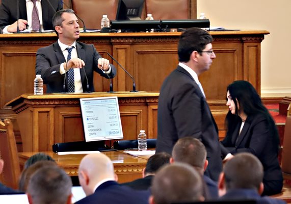 Депутатите гласуваха промените в двата закона на извънредно заседание във вторник.

СНИМКА: РУМЯНА ТОНЕВА