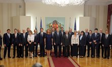 България вече 2-а по служебни кабинети в ЕС