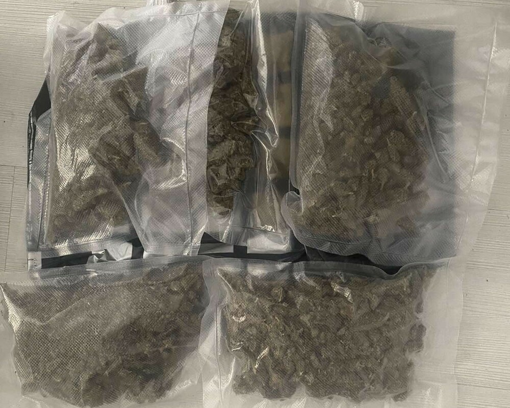 Столични полицаи иззеха 15 кг марихуана и 6 кг кокаин при акция в "Дружба"