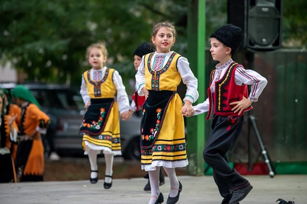 Децата на Пловдив ще пеят и танцуват с ансамбъл "Тракия" на Античния театър.