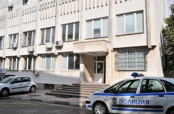 Празнично почерпен мъж взломил вратата на районното управление в Монтана