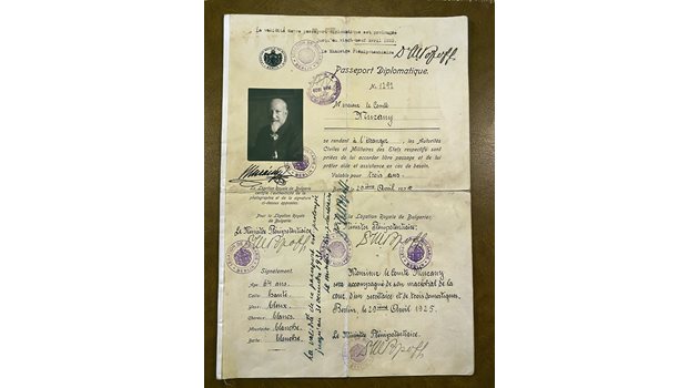 Дипломатически паспорт на Царство България на името на граф Мурани.