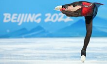 Обвинената в допинг 15-годишна руска фигуристка в битка с гравитацията за златото в Пекин