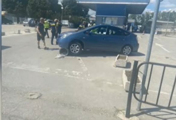 Момент от екшъна с дрогирания шофьор пред КАТ в Пловдив.