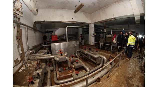 Отвориха подземията на бившия мавзолей, което до 2-3 години ще стане арт зона, филиал на СГХГ. СНИМКИ И ВИДЕО: Десислава Кулелиева