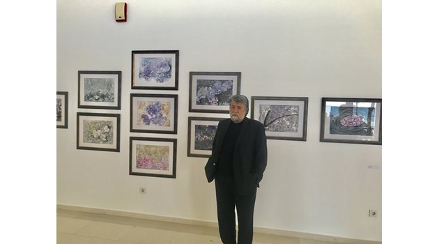 Вежди Рашидов на откриването на изложбата си в Солун през септември