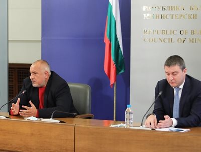 Финансовият министър Владислав Горанов и премиерът Бойко Борисов дадоха брифинг във вторник.