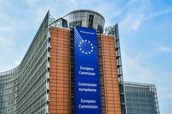 ЕК: Цифровизация на визите ще улесни пътуването до ЕС