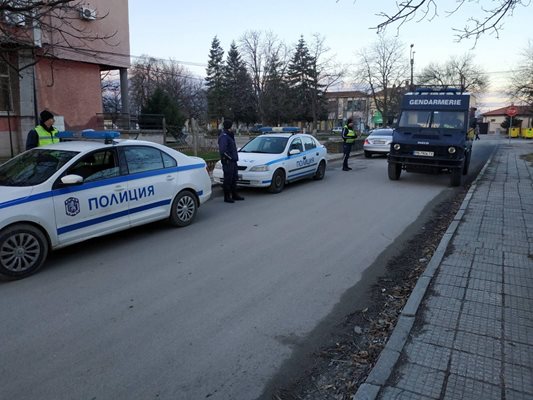 Полицията окупира 6 пловдивски села.