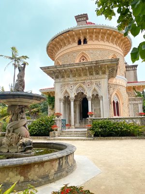 Красотата на палата Монсерат впечатлява туристите