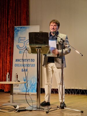 Доцент Николай Вълчев, директор на Института по океанология към БАН