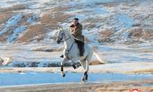 Ким Чен Ун язди расови коне от Русия
