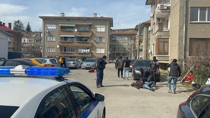 Боят между двете ромски фамилии стана в понеделник на пазара в Казанлък СНИМКА: presstv