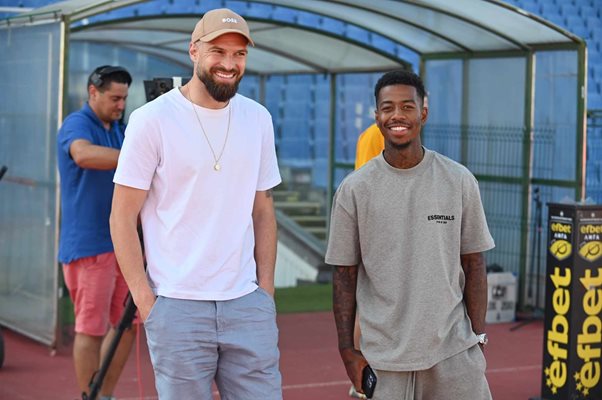 Suspended CSKA goalkeeper Gustavo Busato and new signing Jason Loquillo watched the match.  Photo: Georgi Paleykov