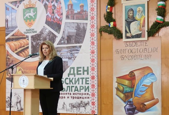Илияна Йотова в Тараклийския университет СНИМКИ: Пресцентър на президентството