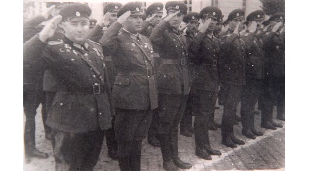НАЧЕЛО: Лев Главинчев (вляво) е един от главните палачи след деветосептемврийския преврат.
