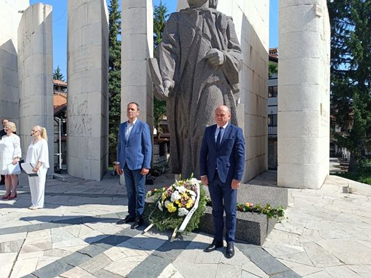 Литургия и цветя за 302 г. от рождението на Паисий Хилендарски в Банско.