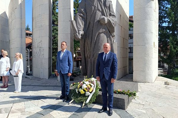 Литургия и цветя за 302 г. от рождението на Паисий Хилендарски в Банско.