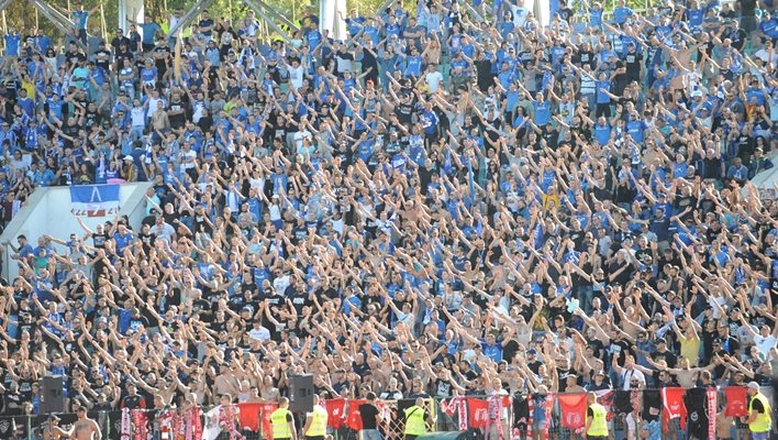 Мобилизацията на “сините” фенове води към рекордна посещаемост на дербито през 21-и век. 
СНИМКА: ДЕСИСЛАВА КУЛЕЛИЕВА