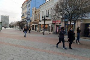 Пловдивчани прегазиха забраните, тълпи на Главната улица (снимки)