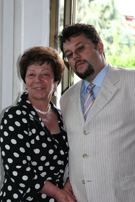 Манол Пейков заедно с майка си поетесата Божана Апостолова