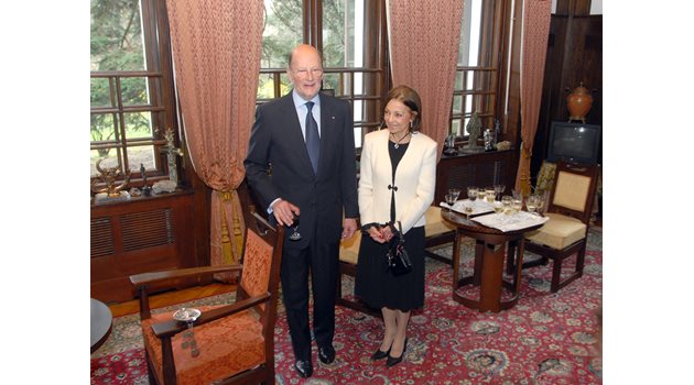Симеон Сакскобургготски с царица Маргарита в двореца "Врана"
