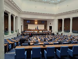 41-ия парламент приое закон, според който капиталът на ООД стана 2 лв.