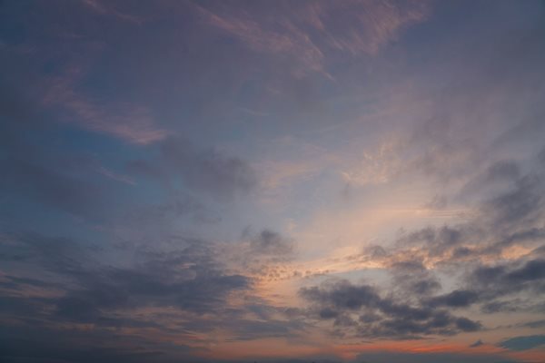 Слънчево, но ветровито, в Пловдив 25 градуса