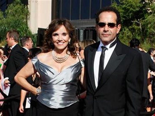 Тони Шалуб пристига със съпругата си Брук Адамс на 59-ата церемония за наградите “Еми” на 16 септември 2007 г. в Лос Анджелис.
СНИМКИ: РОЙТЕРС