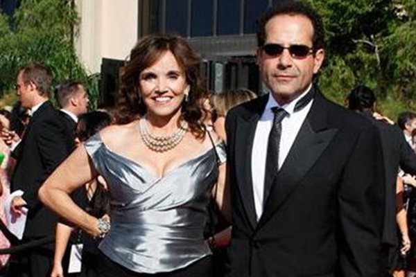 Тони Шалуб пристига със съпругата си Брук Адамс на 59-ата церемония за наградите “Еми” на 16 септември 2007 г. в Лос Анджелис.
СНИМКИ: РОЙТЕРС