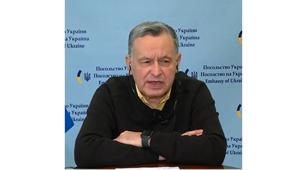 Посланик Москаленко: Поискал съм официално с нота оръжие за Украйна