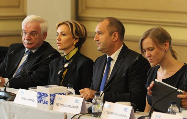 Румен Радев и Гергана Паси участваха в конференцията “Българското председателство на Съвета на ЕС - време за равносметка”.