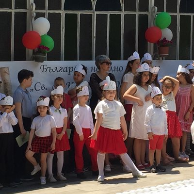 Деца от неделното училище в Българската екзархия в Истанбул приключват учебната година в неделя, на 16 юни.  СНИМКИ: НАХИДЕ ДЕНИЗ