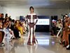 Седмица на модата в Ню Йорк открита от индийка с обгоряно лице