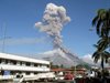 Вулкан изригна във Филипините, над 60 000 са евакуирани (Снимки)