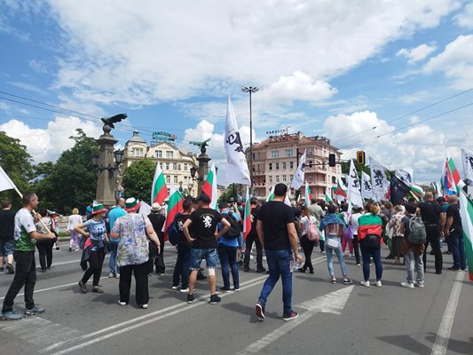 Антиправителственият протест на "Възраждане" блокира Орлов мост СНИМКА: Весела Бачева