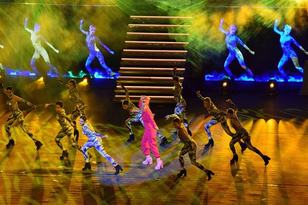 Поли Генова блесна с нова хореография. 
