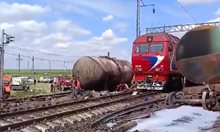 Товарен влак дерайлира край Волгоград, Русия подозира външна намеса (Видео)