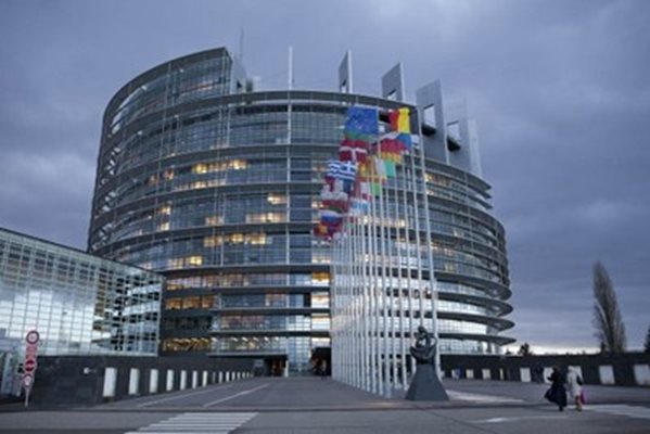 През 2011 г. ЕП прие законодателна резолюция, в която отчете, че България и Румъния са готови да бъдат приети в Шенген 
СНИМКА: Архив