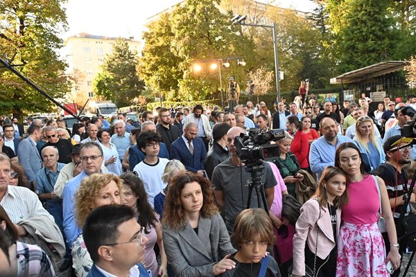 Hundreds of PP-DB supporters came to the opening of their campaign in the capital