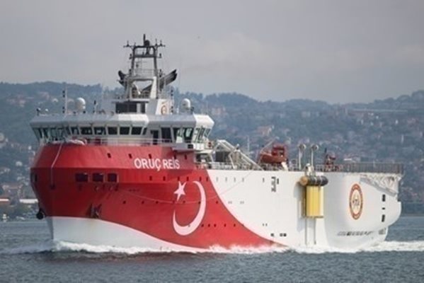 Турският сеизмографски кораб "Оруч Реис" се върна в пристанището на Анталия за поддръжка и смяна на екипажа СНИМКА: Ройтерс
