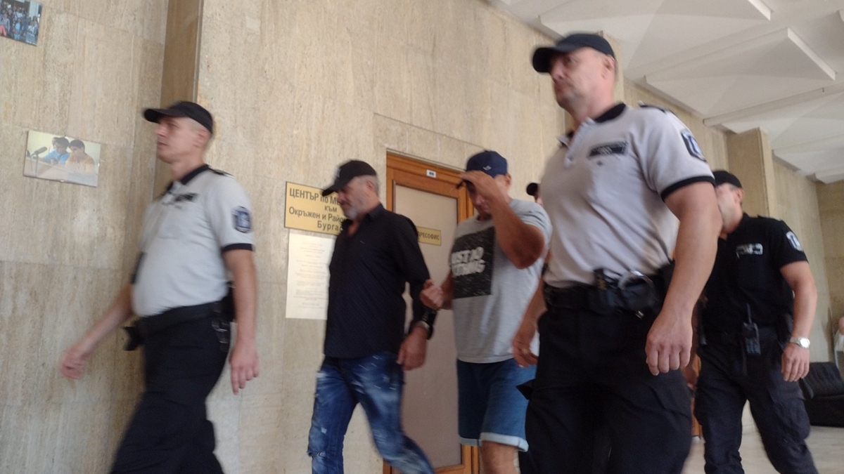 Съдът в Бургас цял ден заседава да пусне ли четирима от разбитата банда за автоизмами
