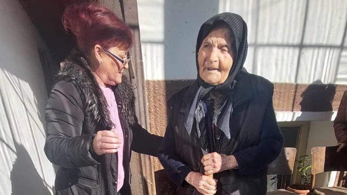 Баба Милка е най-възрастната в Цалапица, стигна 103 г. без нерви и без свинско
