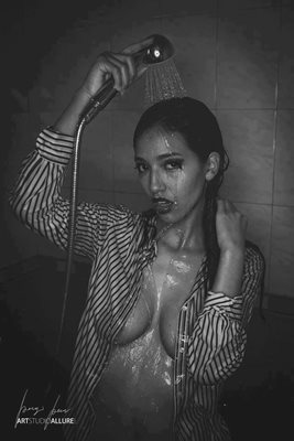 Провокативната снимка на Лиливет Чевалос е направена в Банско от българския фотограф Пейо Пеев и ще се публикува в испанско еротично списание.