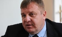 Каракачанов: Шефът на военното разузнаване подаде оставка (Обновена)