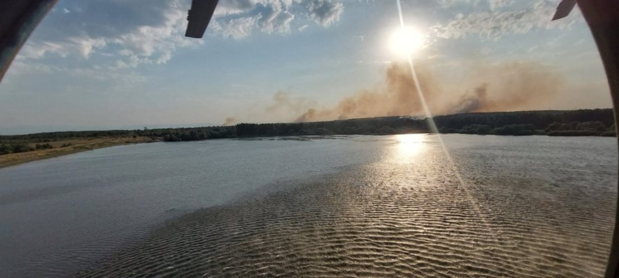 Пожар избухна край село Любен до язовир "Пясъчник".