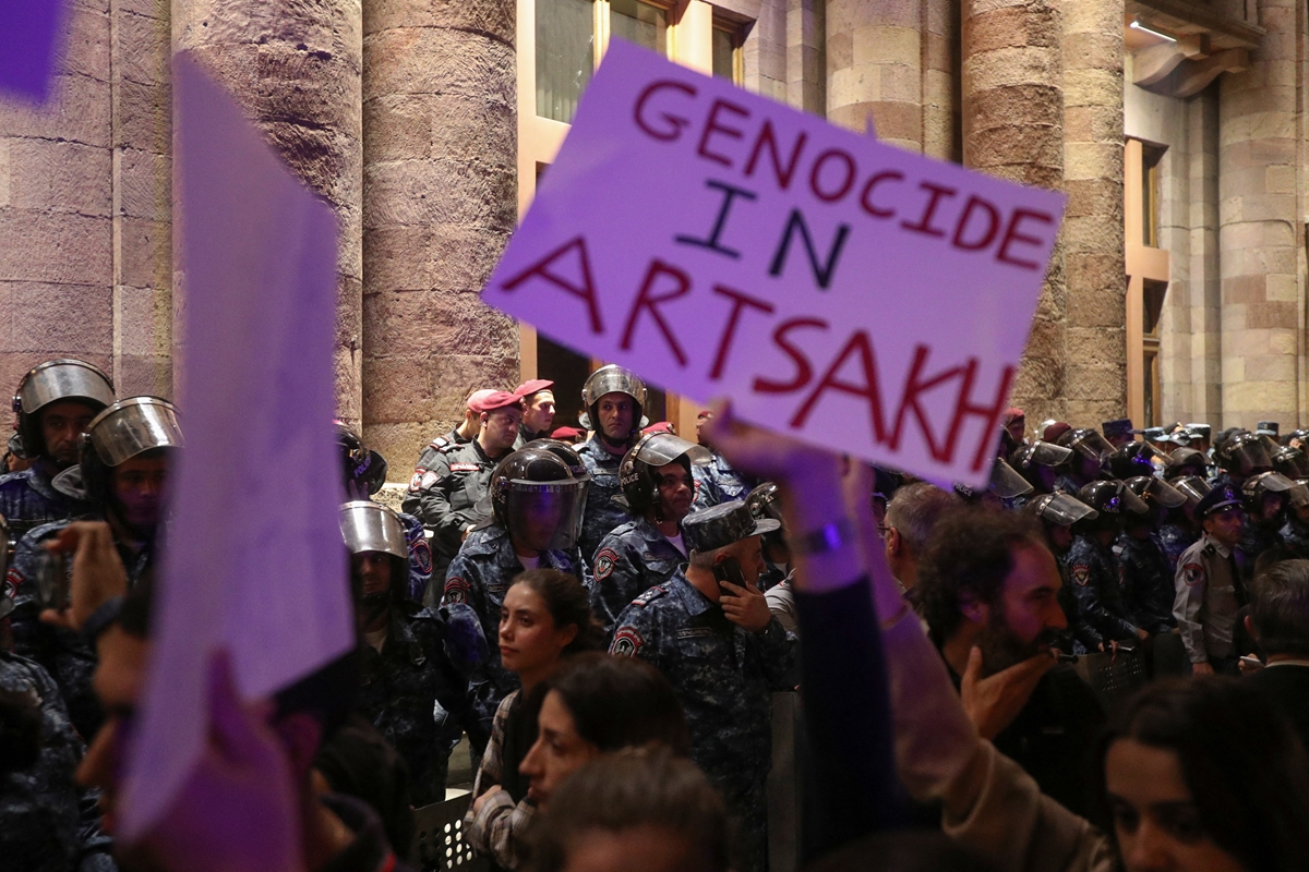 120 000 арменци напускат Арцах, отказват да живеят “в Азербайджан”