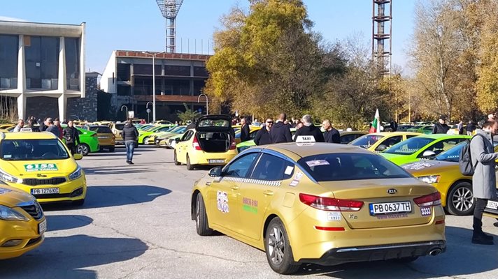 Протестът на такситата ще блокира трафика в Пловдив.