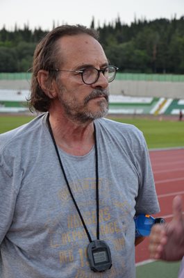 Янко Братанов от години води през лятото арабските си възпитаници на лагери в България, за да избягат от жегите в Катар и Бахрейн.