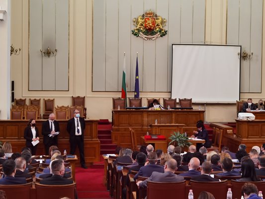 Първото заседание на 45-я парламент СНИМКИ: Йордан Симеонов